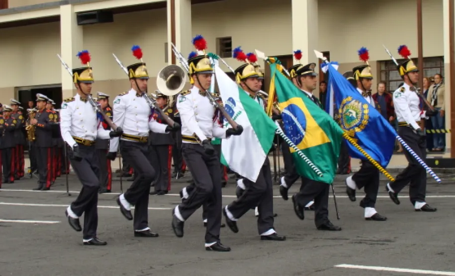 Polícia Militar do Paraná homenageia autoridades no Dia do Patrono Polícia Militar do Paraná homenageia autoridades no Dia do Patrono, na cerimônia no quartel do Comando Geral, em Curitiba - Data: 16/05/2011