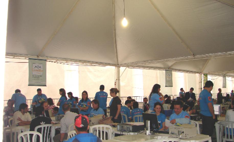 Polícia Militar do Paraná homenageia autoridades no Dia do Patrono, na cerimônia no quartel do Comando Geral, em Curitiba - Data: 16/05/2011