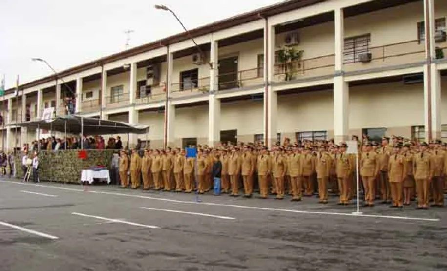 Polícia Militar do Paraná homenageia autoridades no Dia do Patrono Polícia Militar do Paraná homenageia autoridades no Dia do Patrono, na cerimônia no quartel do Comando Geral, em Curitiba - Data: 16/05/2011