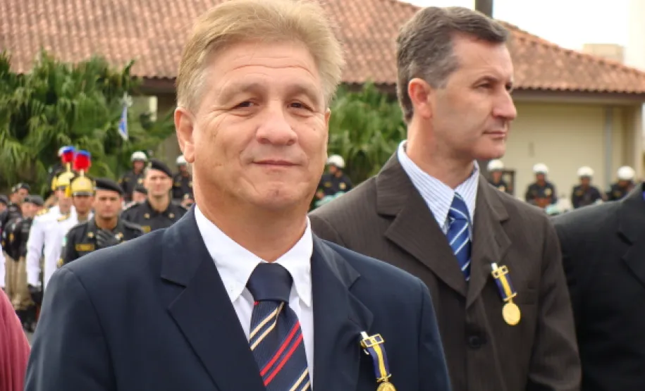 Polícia Militar do Paraná homenageia autoridades no Dia do Patrono O diretor presidente da Companhia de Informática do Paraná - Celepar, Jacson Carvalho Leite, recebe a Medalha Coronel Sarmento, em Curitiba - Data: 16/05/2011