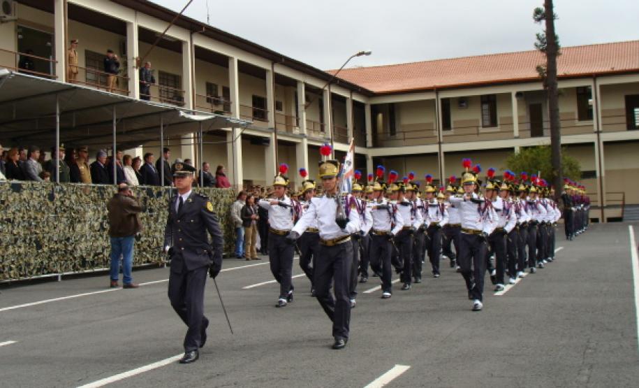 Polícia Militar do Paraná homenageia autoridades no Dia do Patrono, na cerimônia no quartel do Comando Geral, em Curitiba - Data: 16/05/2011