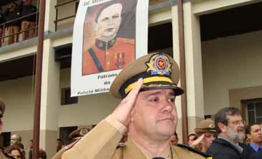 Polícia Militar do Paraná homenageia autoridades no Dia do Patrono Polícia Militar do Paraná homenageia autoridades no Dia do Patrono, na cerimônia no quartel do Comando Geral, em Curitiba - Data: 16/05/2011