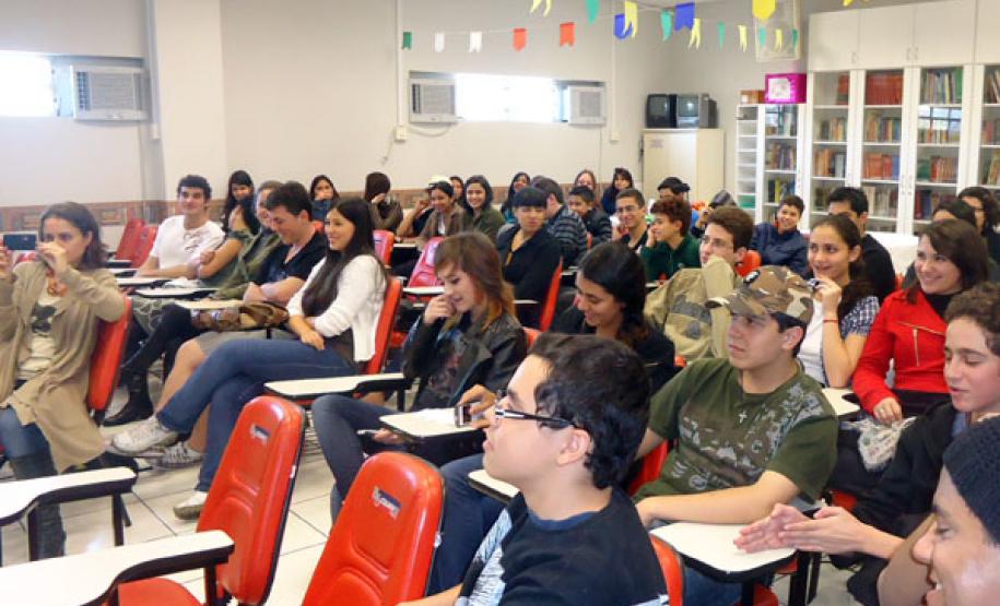 O Programa Bom Aluno atende hoje cerce de 400 estudantes