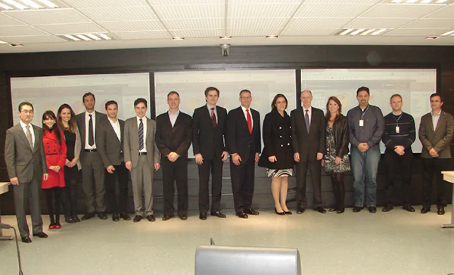 Especialistas em políticas públicas da Universidade de Chicago visitam a Celepar para conhecer soluções de Business Intelligence (BI) x