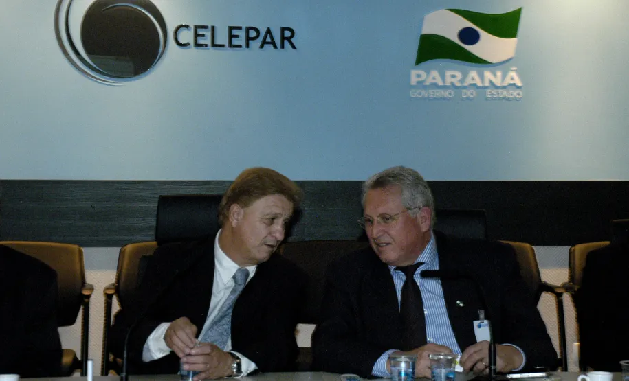 Secretário de Relações com a Comunidade conhece ações da Celepar para a gestão da informação Apresentação do trabalho integrado do governo do estado entre as secretárias, prefeituras e empresas afins. Sala de referência estratégica trabalho de integração de TI da CELEPAR.