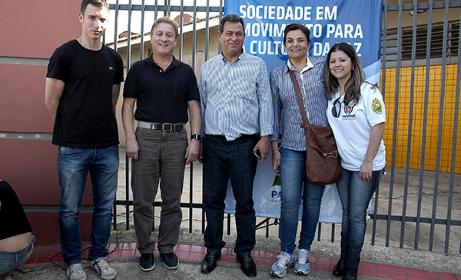 Celepar leva internet gratuita à população da CIC na Feira UPS Cidadania Presidente Jacson Carvalho Leite acompanha ações de cidadania na feira de serviços