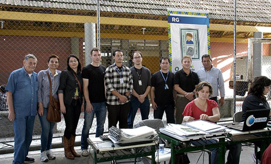 Celepar leva internet gratuita à população da CIC na Feira UPS Cidadania O presidente Jacson Carvalho Leite acompanha ações de cidadania na feira de serviços