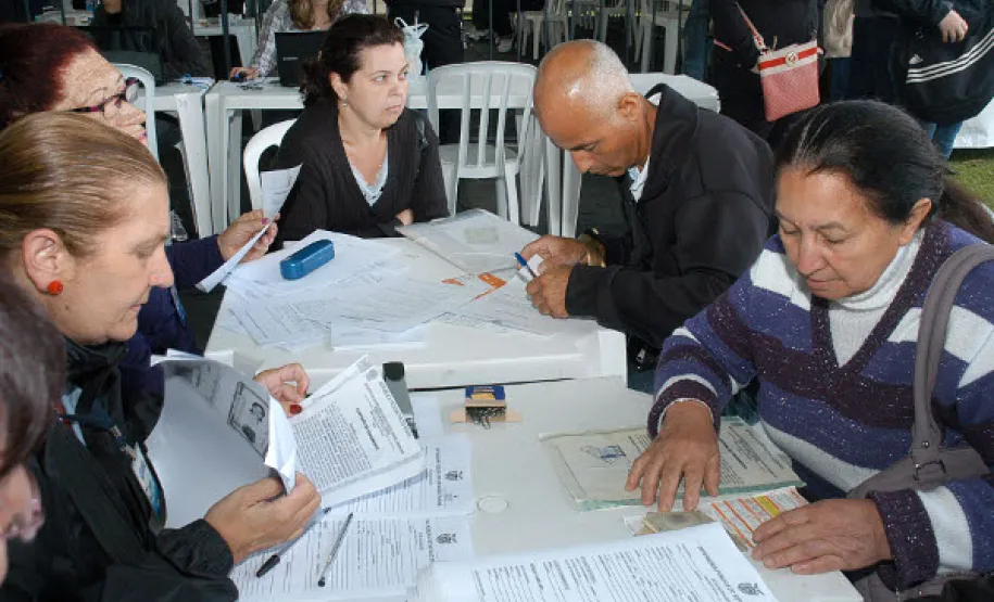 Parceria entre Governo e Município traz o Paraná em Ação para o Bairro Novo em Curitiba Abertura do Paraná em Ação quinta edição de 2011 em Curitiba