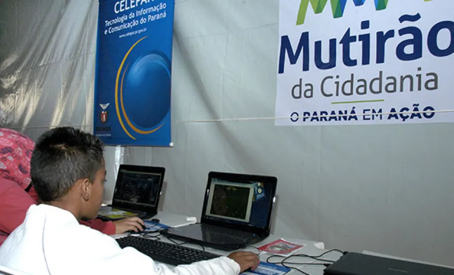 Paraná em Ação fez mais de 15 mil atendimentos em Turvo Coordenado pelo governo do Estado, o Paraná em Ação é um mutirão da cidadania, que reúne dezenas de parceiros, com o objetivo de prestar atendimento à comunidade. Em Turvo, o evento aconteceu na Escola Municipal Frida Rickli Naiverth.
