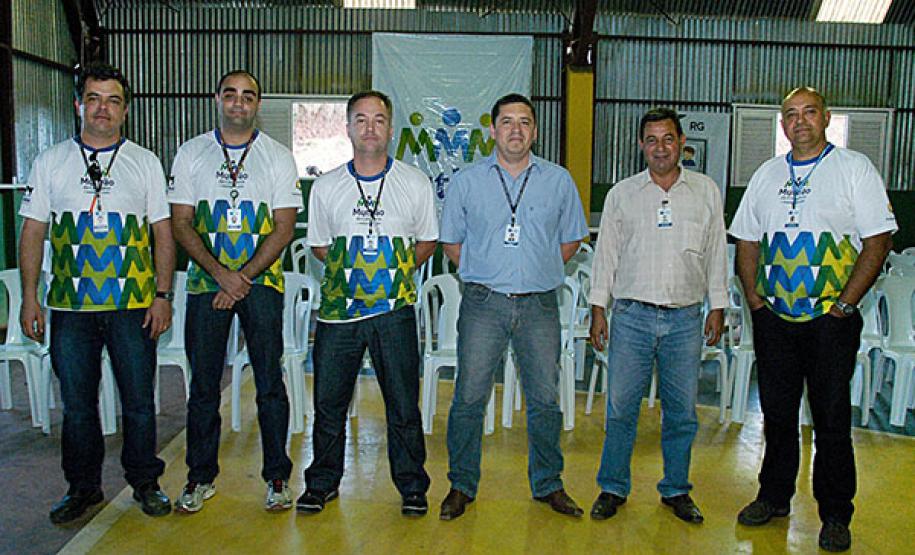 Equipe da Regional da CELEPAR de Ponta Grossa, juntamente com o apoio de técnicos das Regionais de Maringá e Curitiba participam da montagem e suporte do Evento Mutirão da Cidadania - Paraná em Ação, realizado no Município de Ortigueira - Abril de 2013. — com Roberto Tonete, Valderi Pereira da Silva, Leandro Martins e Alzemar Venancio.