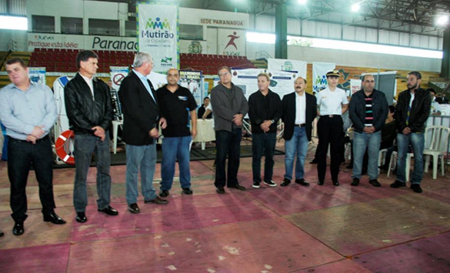 O mutirão da Cidadania edição 2014 começou em Paranaguá com muita chuva, mas mesmo assim o publico esteve presente no ginásio municipal. 08-06-2014.