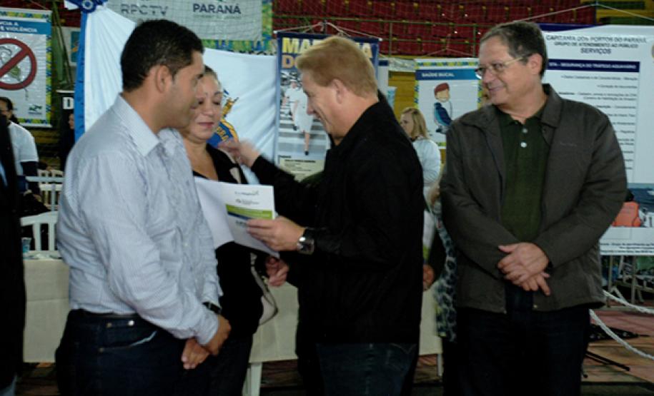 O mutirão da Cidadania edição 2014 começou em Paranaguá com muita chuva, mas mesmo assim o publico esteve presente no ginásio municipal. 08-06-2014.