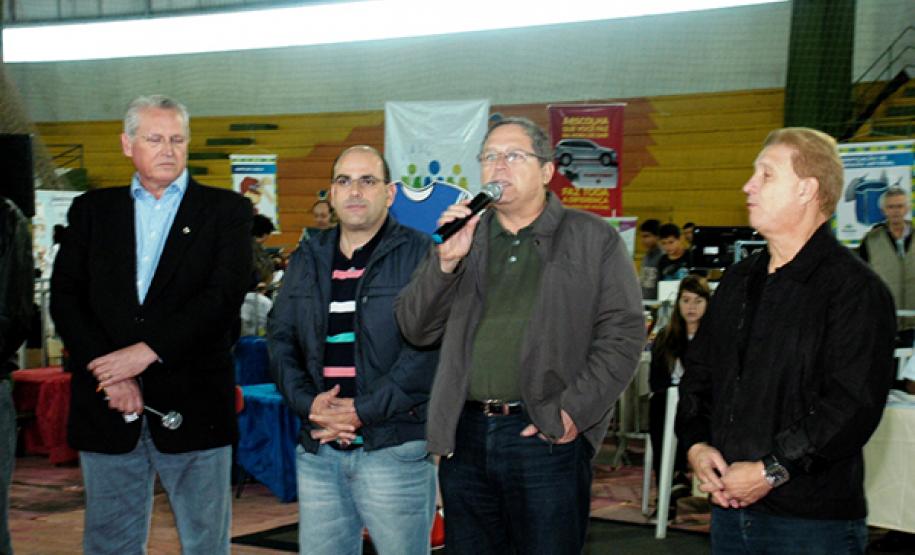 O mutirão da Cidadania edição 2014 começou em Paranaguá com muita chuva, mas mesmo assim o publico esteve presente no ginásio municipal. 08-06-2014.