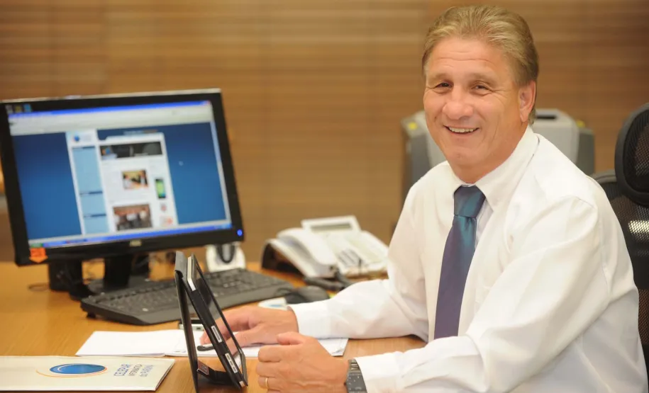 Jacson Leite recebe o Prêmio Profissional de Tecnologia da Informação 2015 Jacson Carvalho Leite