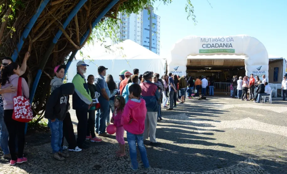 Mutirão da Cidadania em PONTA GROSSA Mutirão da Cidadania Paraná em Ação faz 60 mil atendimentos em Ponta Grossa. 16-11-2014.
