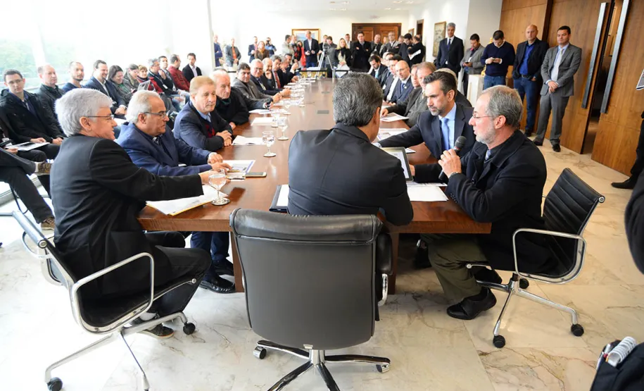 Governador Beto Richa lança aplicativo de celular e novo serviço do Detran especial para empresas