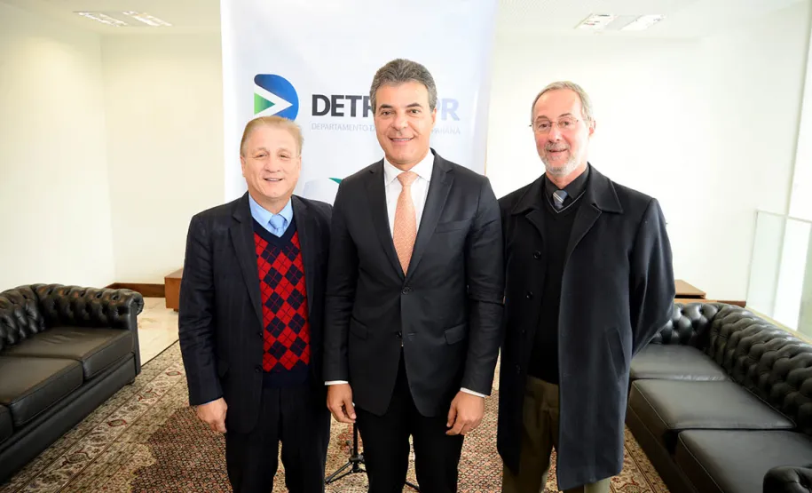 Governador Beto Richa lança aplicativo de celular e novo serviço do Detran especial para empresas Jacson Carvalho Leite, Beto Richa e Marcos Traad