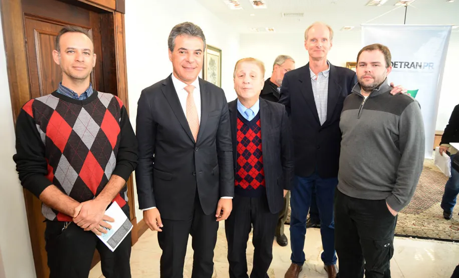 Governador Beto Richa lança aplicativo de celular e novo serviço do Detran especial para empresas