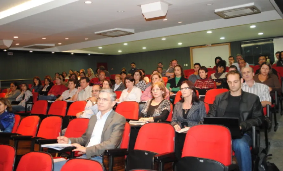 Celepar apresenta à Secretaria da Administração solução de BI para gestão de recursos humanos Chefias de RH da administração direta e indireta do governo compareceram ao Palácio das Araucárias para conhecer a solução de BI desenvolvido pela Celepar - Data: 13/05/2011