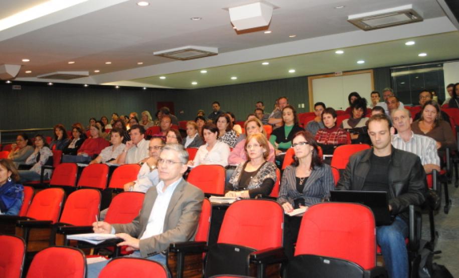 Chefias de RH da administração direta e indireta do governo compareceram ao Palácio das Araucárias para conhecer a solução de BI desenvolvido pela Celepar - Data: 13/05/2011