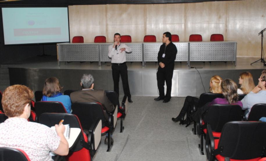 Carlos Pessoa e Dalton Luiz Marcílio apresentaram a solução de BI desenvolvida pela Celepar - Data: 13/05/2011