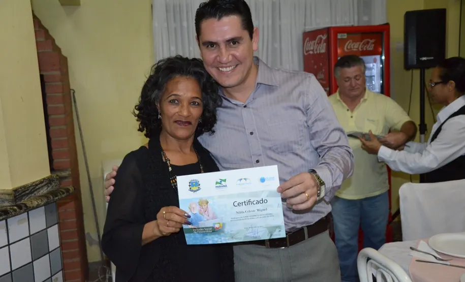 Mais 20 idosos de Assaí/PR recebem certificados do curso de Inclusão Social
