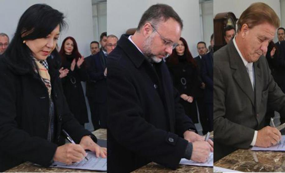Des. Renato Bettega, des. Lidia Maejima, secretário Wagner Mesquisa, presidente da Celepar, Jacson Carvalho Leite e o diretor-geral do Detran-PR, Marcos Traad

Foto: IRWL