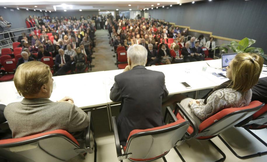 Secretaria Fernanda Richa, participa do lançamento da Escola de Gestão do Paraná e do Observatório de Inovação em Gestão Pública no Paraná. Fotos: Rogério Machado / SECS