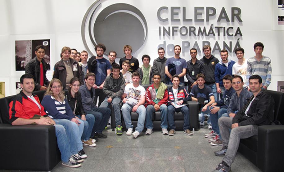 Alunos de Santa Catarina conhecem realidade do mercado de TI