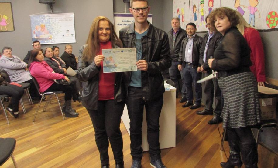 Curso de Acesso à Internet e Redes Sociais inclui mais de 60 idosos de Pato Branco no mundo digital