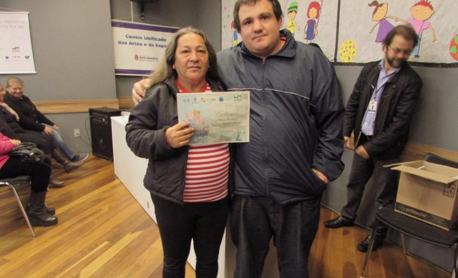 Curso de Acesso à Internet e Redes Sociais inclui mais de 60 idosos de Pato Branco no mundo digital