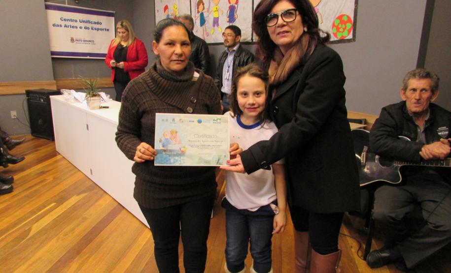 Curso de Acesso à Internet e Redes Sociais inclui mais de 60 idosos de Pato Branco no mundo digital