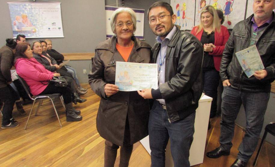 Curso de Acesso à Internet e Redes Sociais inclui mais de 60 idosos de Pato Branco no mundo digital