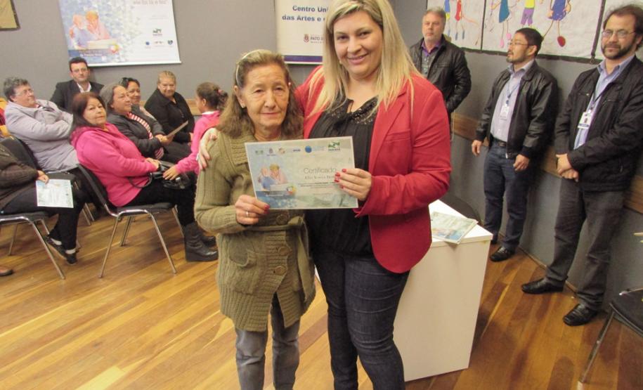 Curso de Acesso à Internet e Redes Sociais inclui mais de 60 idosos de Pato Branco no mundo digital