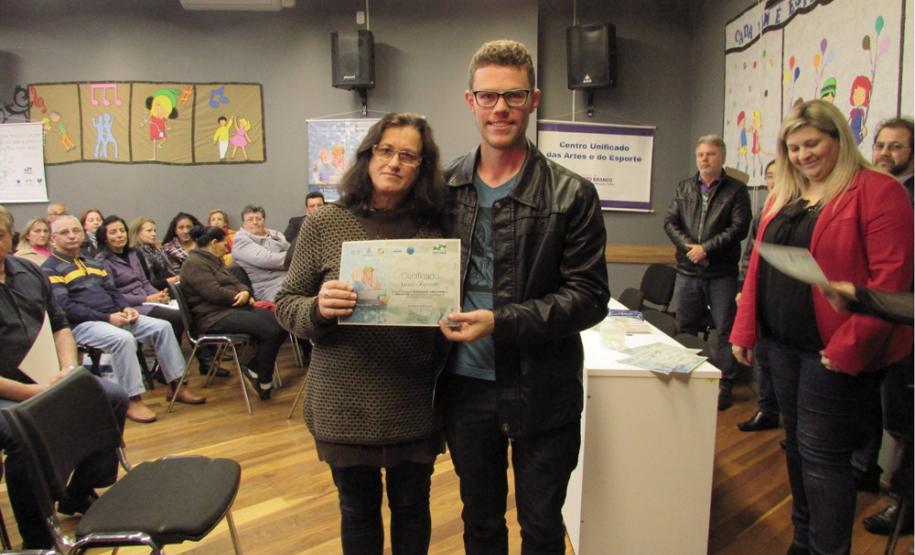 Curso de Acesso à Internet e Redes Sociais inclui mais de 60 idosos de Pato Branco no mundo digital