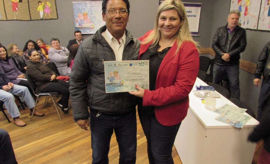 Curso de Acesso à Internet e Redes Sociais inclui mais de 60 idosos de Pato Branco no mundo digital