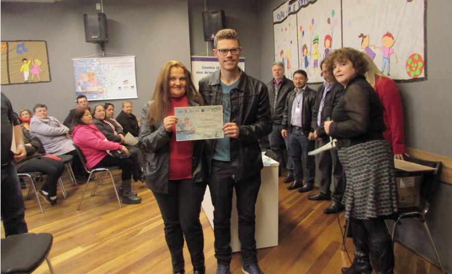 Curso de Acesso à Internet e Redes Sociais inclui mais de 60 idosos de Pato Branco no mundo digital