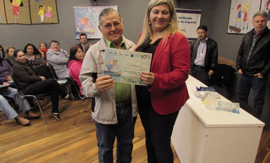 Curso de Acesso à Internet e Redes Sociais inclui mais de 60 idosos de Pato Branco no mundo digital