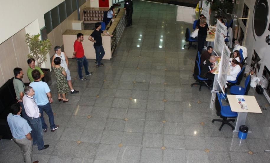 A formação de filas para a realização dos exames foi uma constante durante toda esta segunda-feira. Prova de que a Celepar está preocupada com a qualidade de vida dos empregados