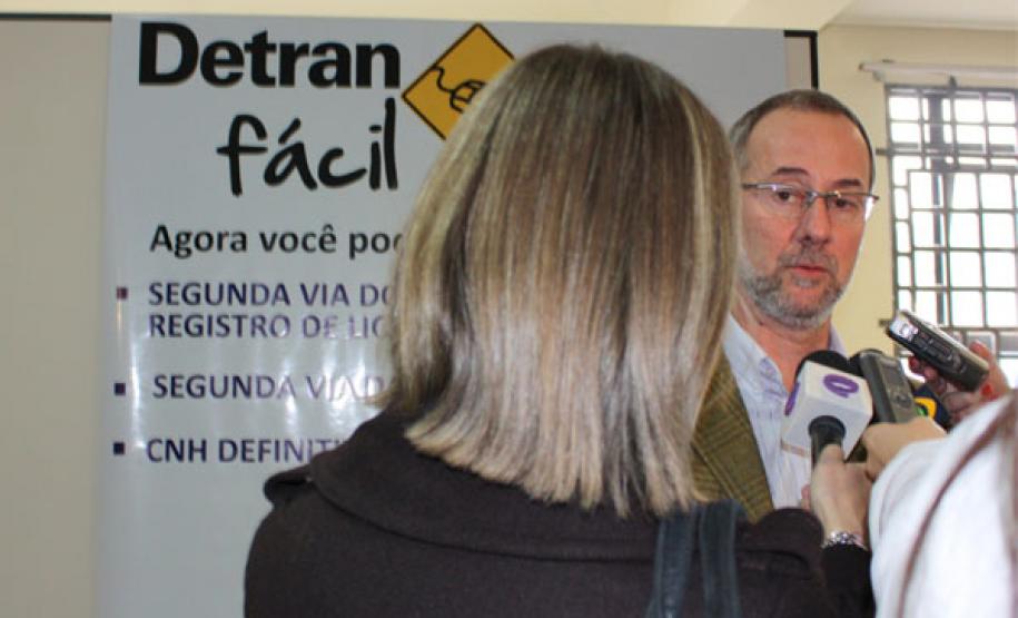 O diretor-geral do Detran-PR, Marcos Traad, no lançamento do sistema desenvolvido pela Celepar que permite fazer documentos pela internet