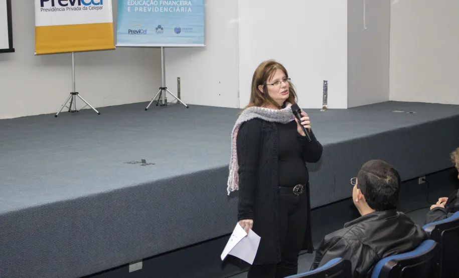 Programa minha escolha realiza palestra sobre investimento