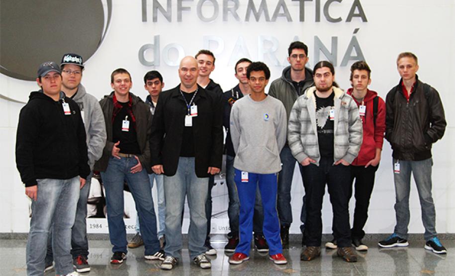 Estudantes da Faculdade Cenecista de Campo Largo visitam a Celepar