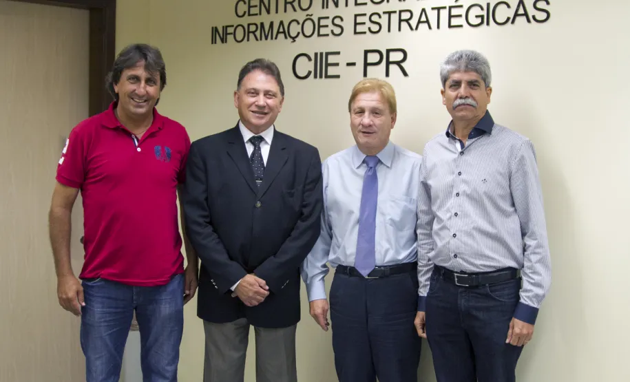 Loja da Celepar e Curso do idoso trazem prefeitos de Icaraíma e Pérola à companhia João Megda, Nelson Garcia, Jacson Carvalho Leite e Paulo de Queiroz Souza