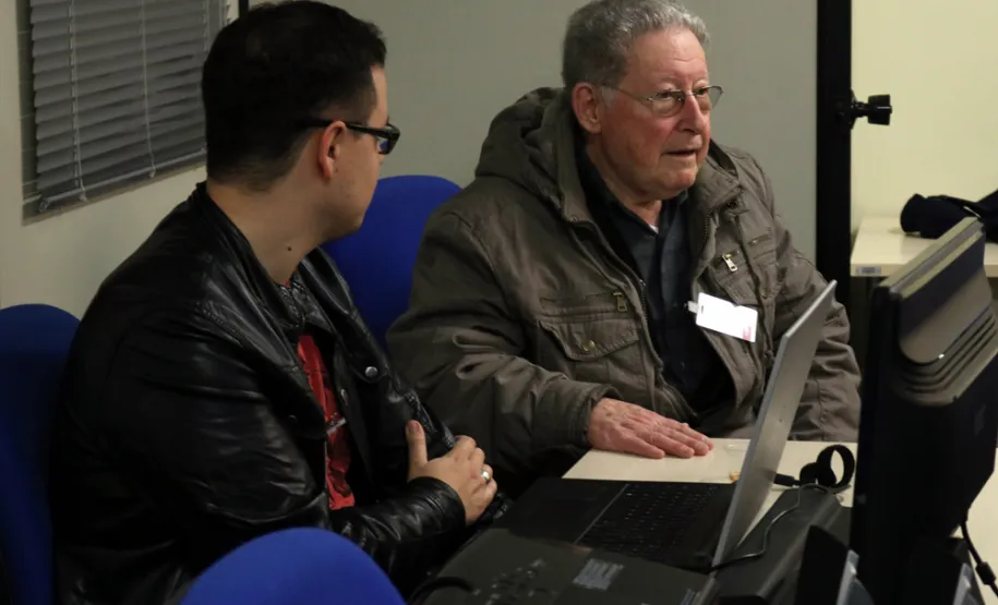 Celepar avalia criação de curso voltado aos idosos para uso de internet em smartphones