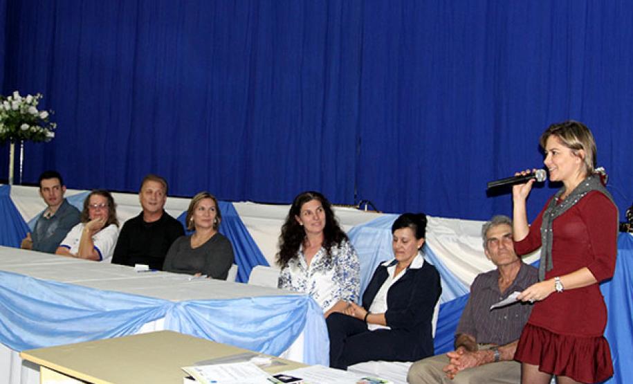 Celepar entrega certificados aos idosos de Capitão Leônidas Marques