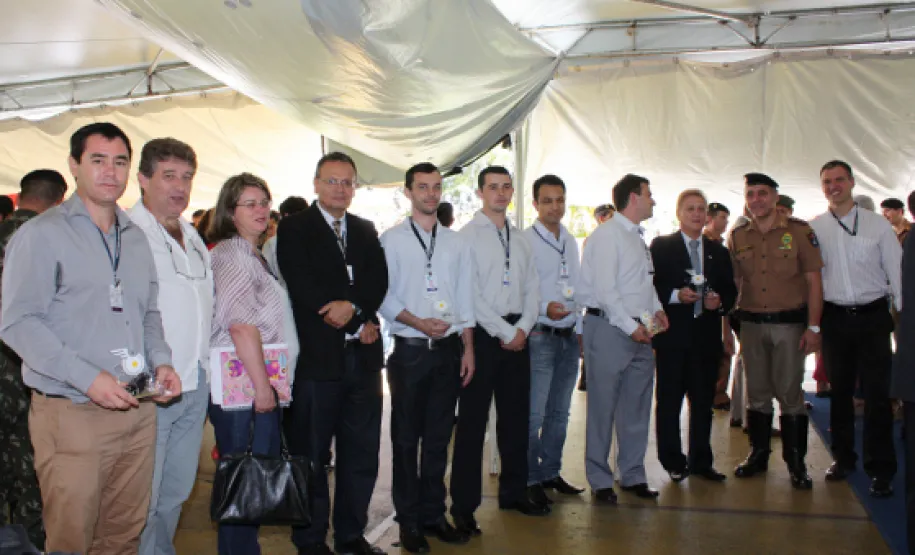 Polícia Militar lança o BATEU na Região Metropolitana de Curitiba No lançamento do BATEU em Curitiba, o presidente Jacson Carvalho Leite, os diretores Danilo Scalet e José Juracy Macedo, além da equipe técnica da Celepar responsável pelo desenvolvimento do sistema, ao lado comandante do BPTran, tenente-coronel Loemir Mattos de Souza