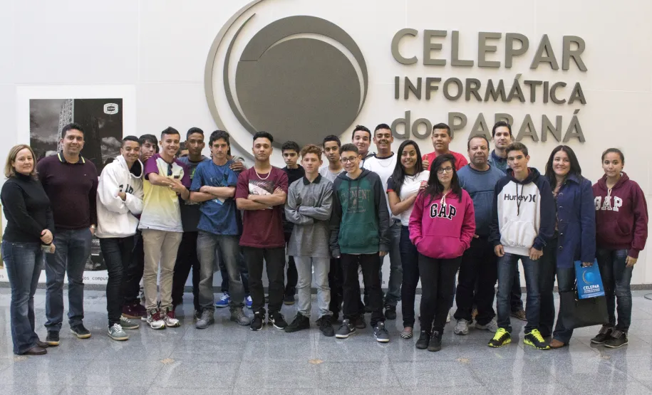 Alunos da cidade de Ibaiti conhecem a Celepar