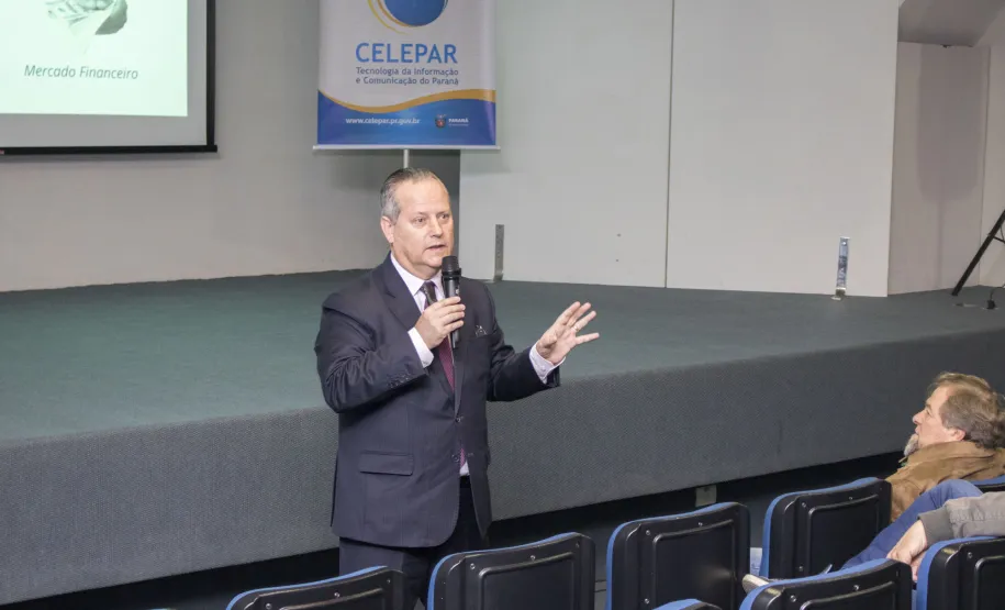 Programa Minha Escolha realiza palestra sobre investimento financeiro