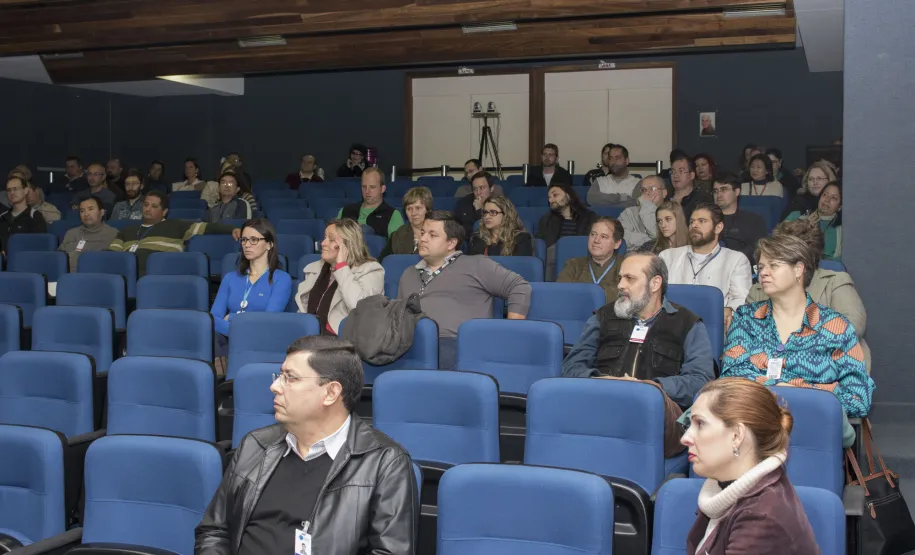Programa Minha Escolha realiza palestra sobre investimento financeiro