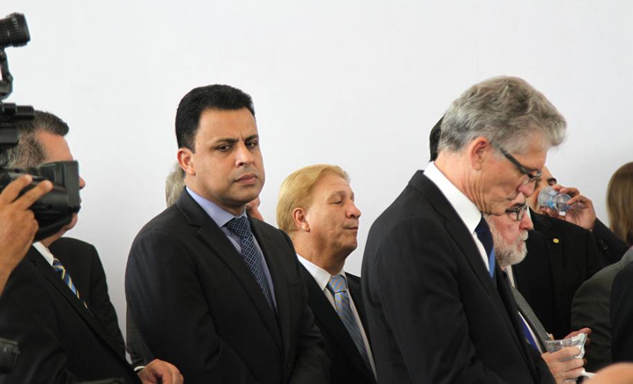 Richa dá posse aos novos secretários da Casa Civil, Administração e Justiça